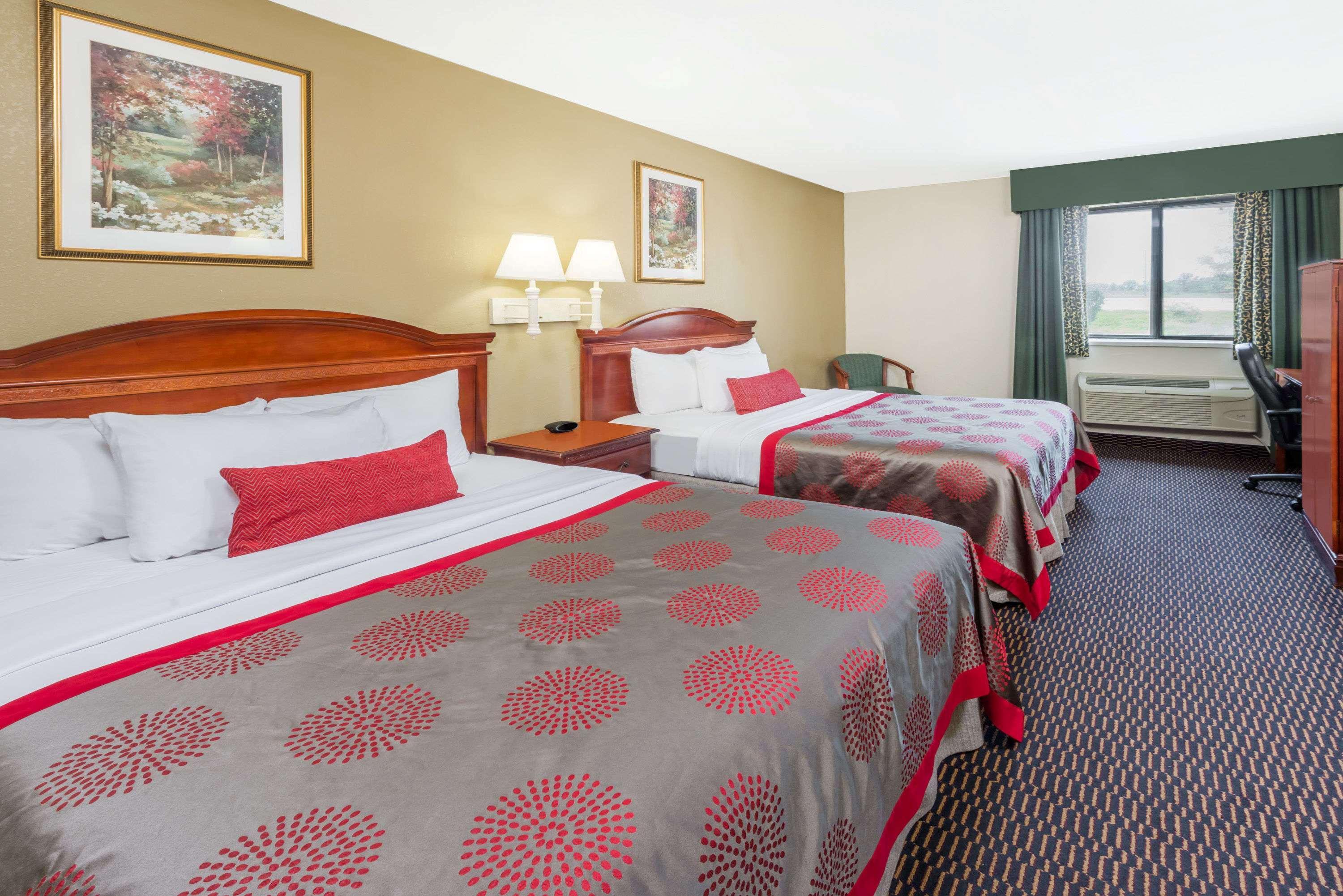 Ramada By Wyndham Columbia Exterior foto